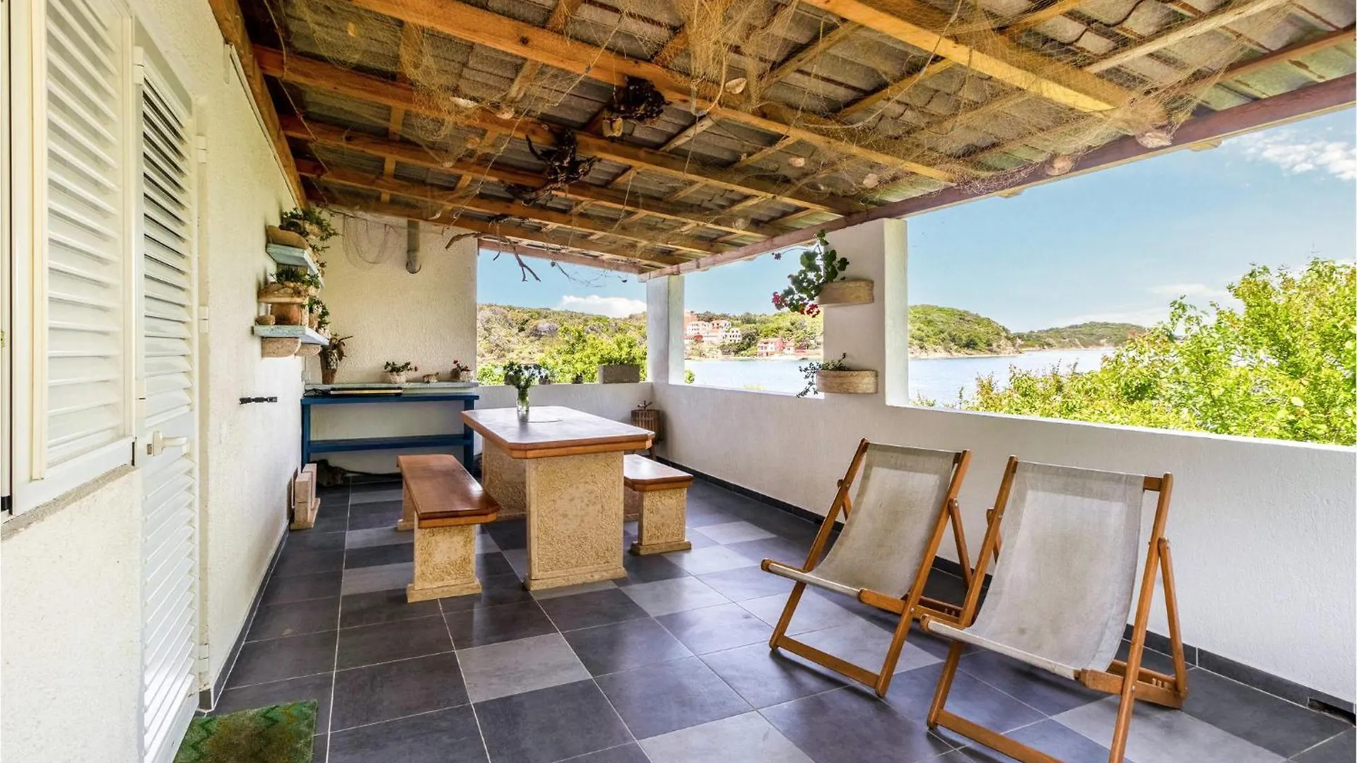 Cozy Apartment In Supetarska Draga With Kitchen 0*,  Croatia
